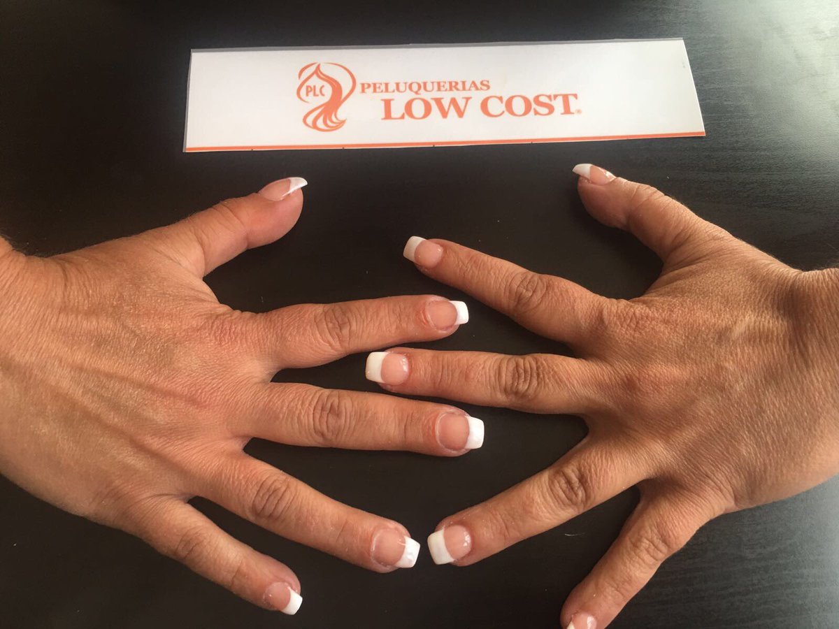 Súper bonitas la #manicura #francesa de nuestra Tamara en #peluquería #lowcost #RincondelaVictoria #lacaladelmoral