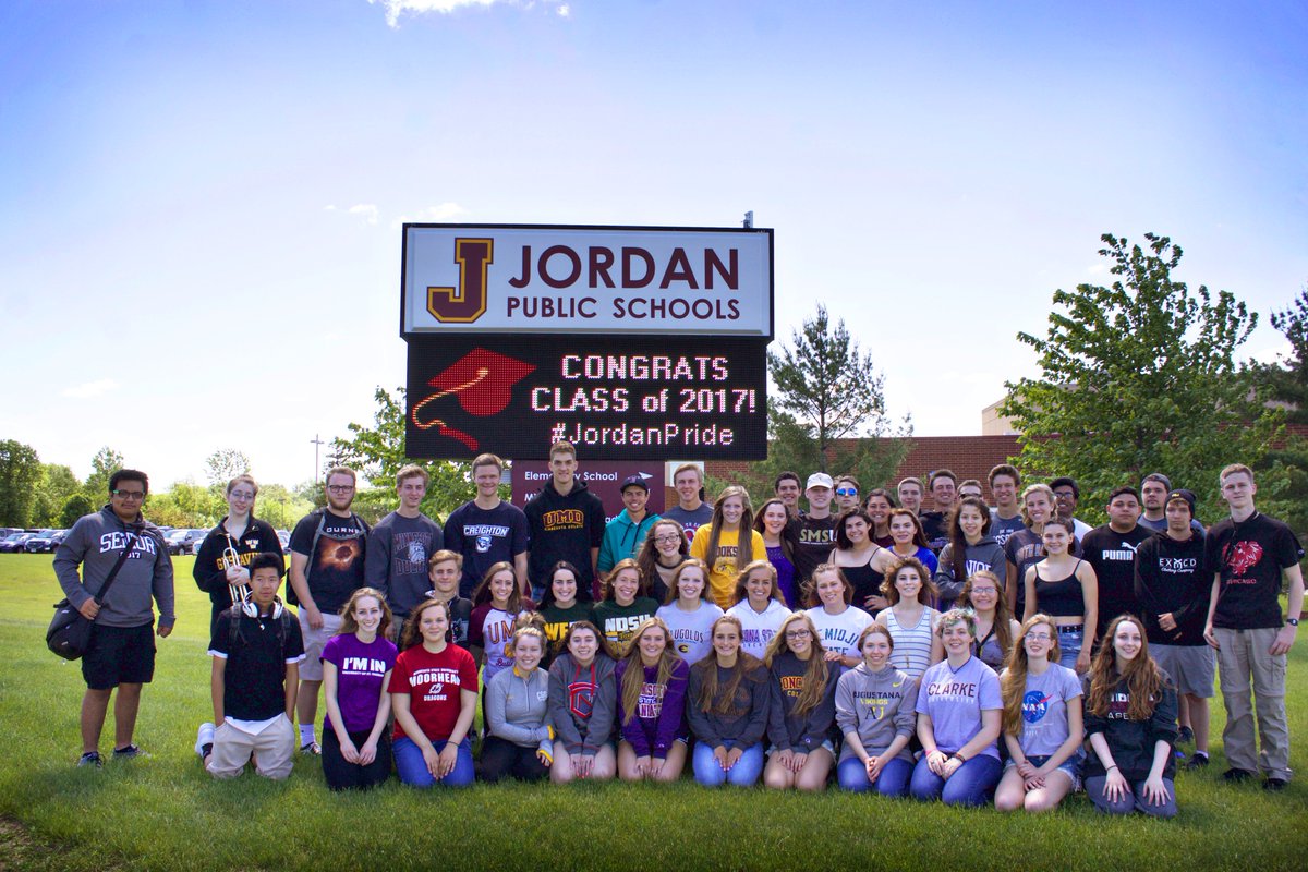 ISD717's tweet image. CONGRATS to our #firstlunch Seniors... and to ALL of #JHSClassof2017... GOOD LUCK! #lastfullday #JordanPride