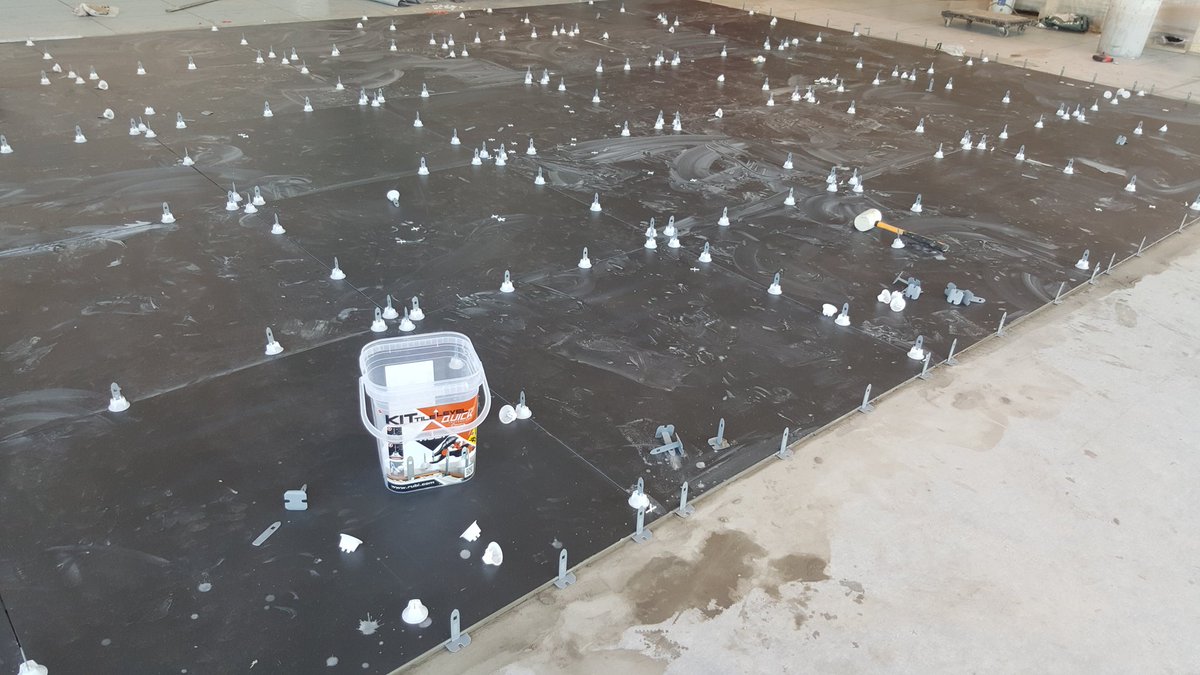 RichardRubi_IRE's tweet photo. #rubitools #tilelevel quick #6mm thick #carshowroom #ADL @Rubi_UK_IRE #clubrubi #perfect level https://t.co/5RNuqdizkR