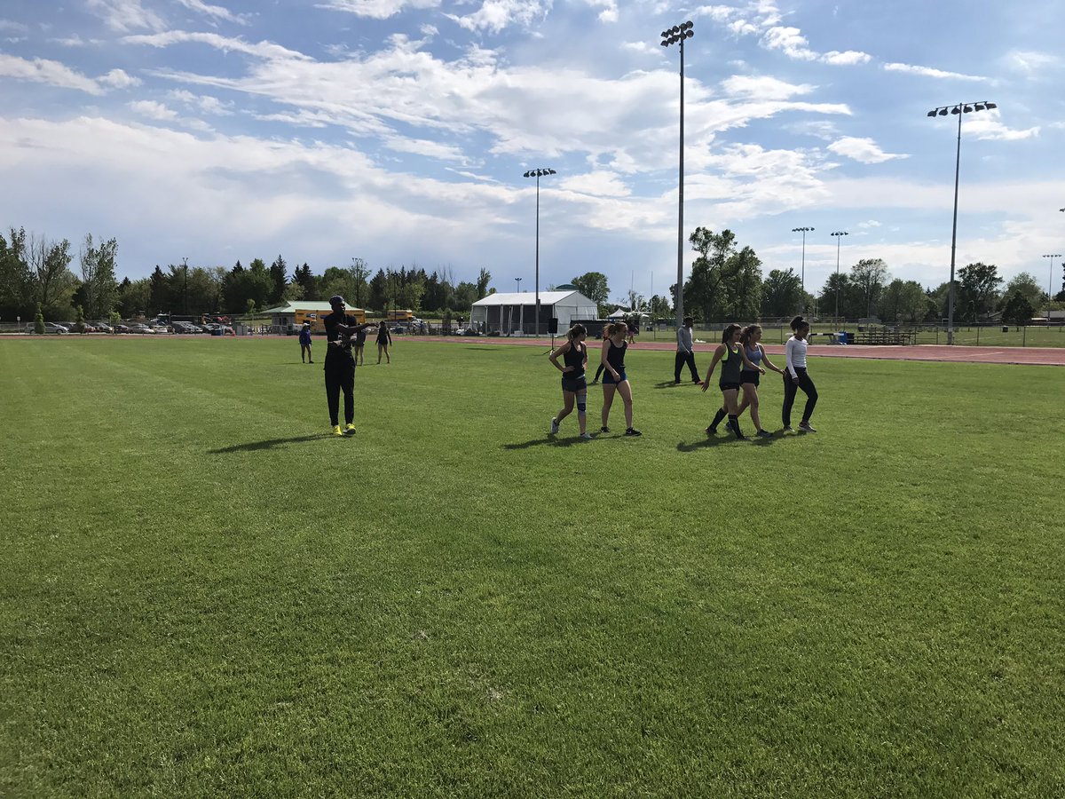 hannahgarton's tweet photo. Sandwich Sabres arrive @ #ofsaatrackandfield for warm ups!! @sssSabres @OFSAATrack https://t.co/sASHnqkZz3