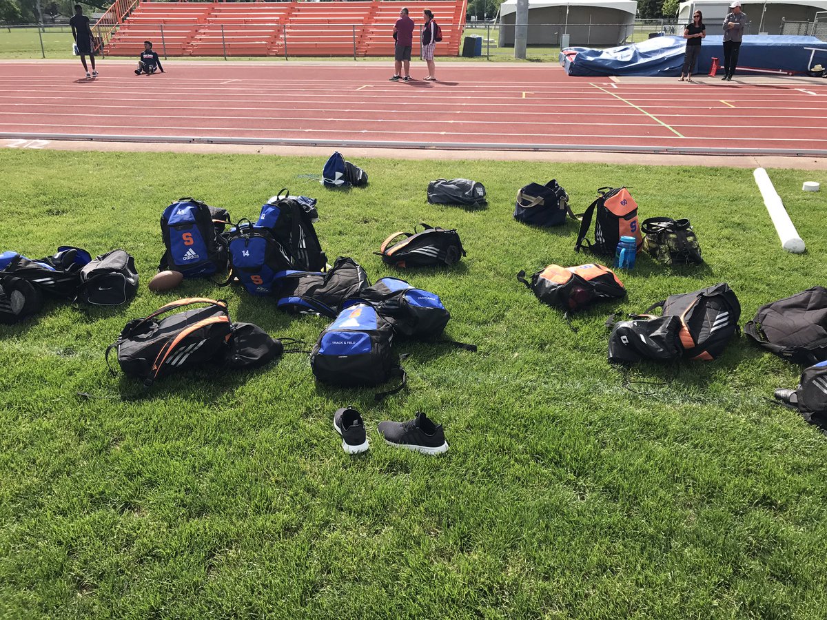hannahgarton's tweet photo. Sandwich Sabres arrive @ #ofsaatrackandfield for warm ups!! @sssSabres @OFSAATrack https://t.co/sASHnqkZz3