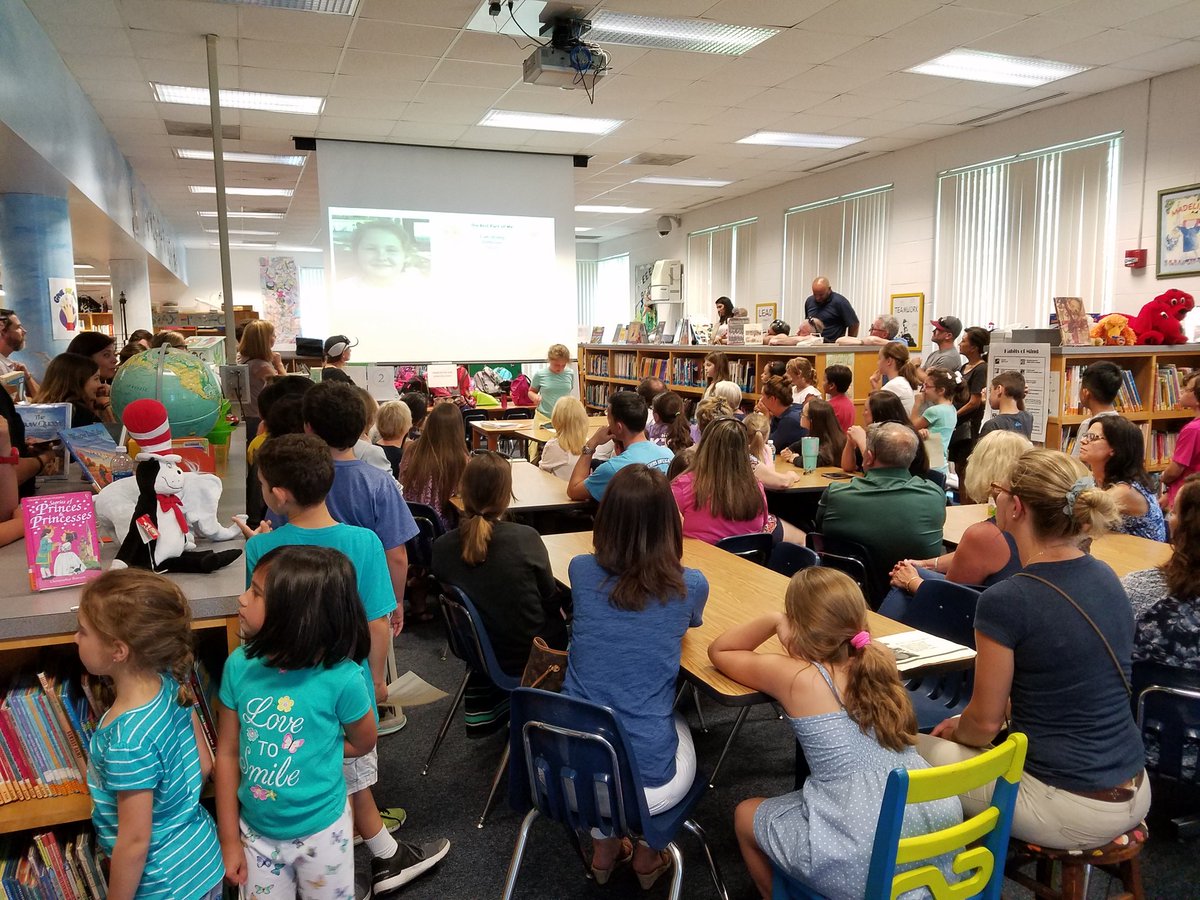 TerriDarnellGRT's tweet photo. 48 proud poets share. Thoroughgood Poetry Club celebrates creativity! @tgood3vp @cziggy1 @VBGifted @TESSeagulls @Amconley49 @TgoodDelGaudio https://t.co/vjv85ERc1d