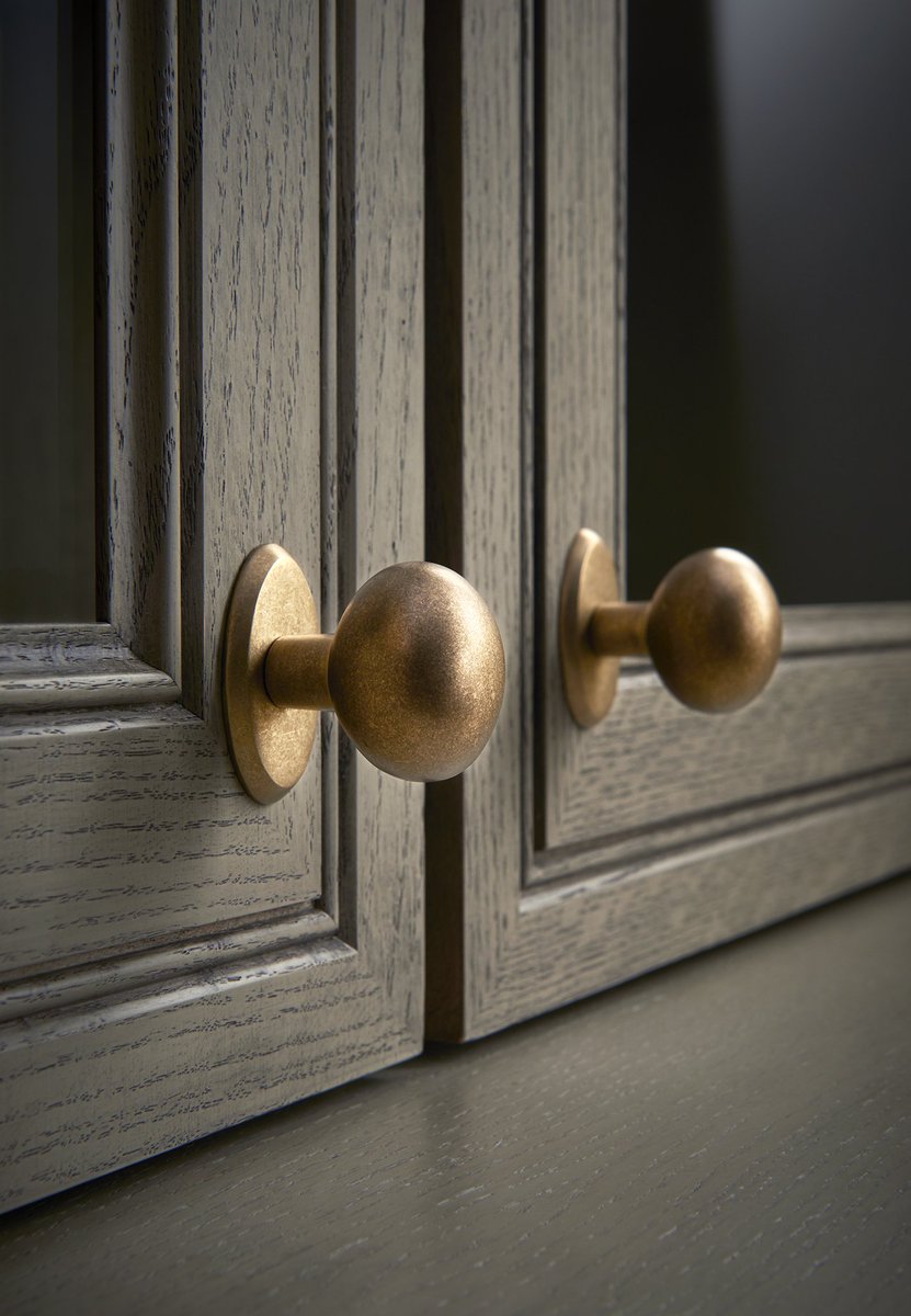 CapitalMillwrk's tweet photo. Need knobs? @TopKnobs has solid cast bronze Aspen decorative hardware and #CapitalMillwork can help you integrate them into your kitchen. https://t.co/BHrEdewbnw