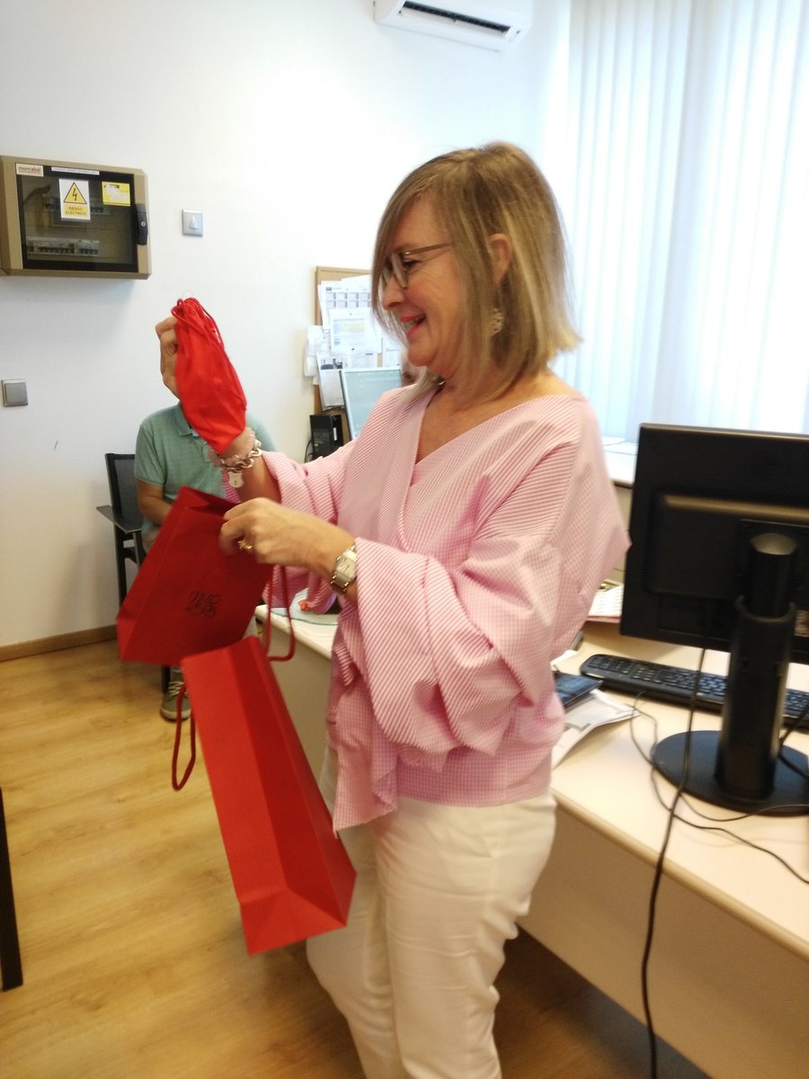 ConchaPardo's tweet photo. Despues del briefing el equipo #trypoceanic  sorprende a @MarGonz44732786 por su cumple! Muchas felicidades!!! https://t.co/XZqi8Xpf51