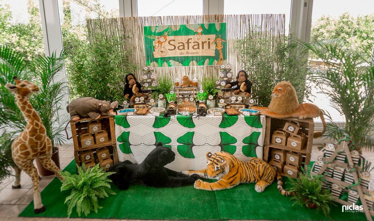 ¡Bienvenidos al Safari de Álvaro! Una comunión de película. #comuniones #eventos #decoracion #Valencia weddingexperience.es/comunion-safar…