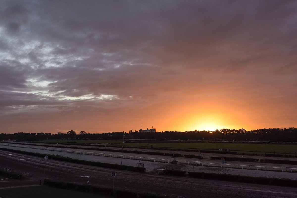 • A PLACE WITH A VIEW •
Atardecer en nuestra terraza 🌅😱#SinFiltro
