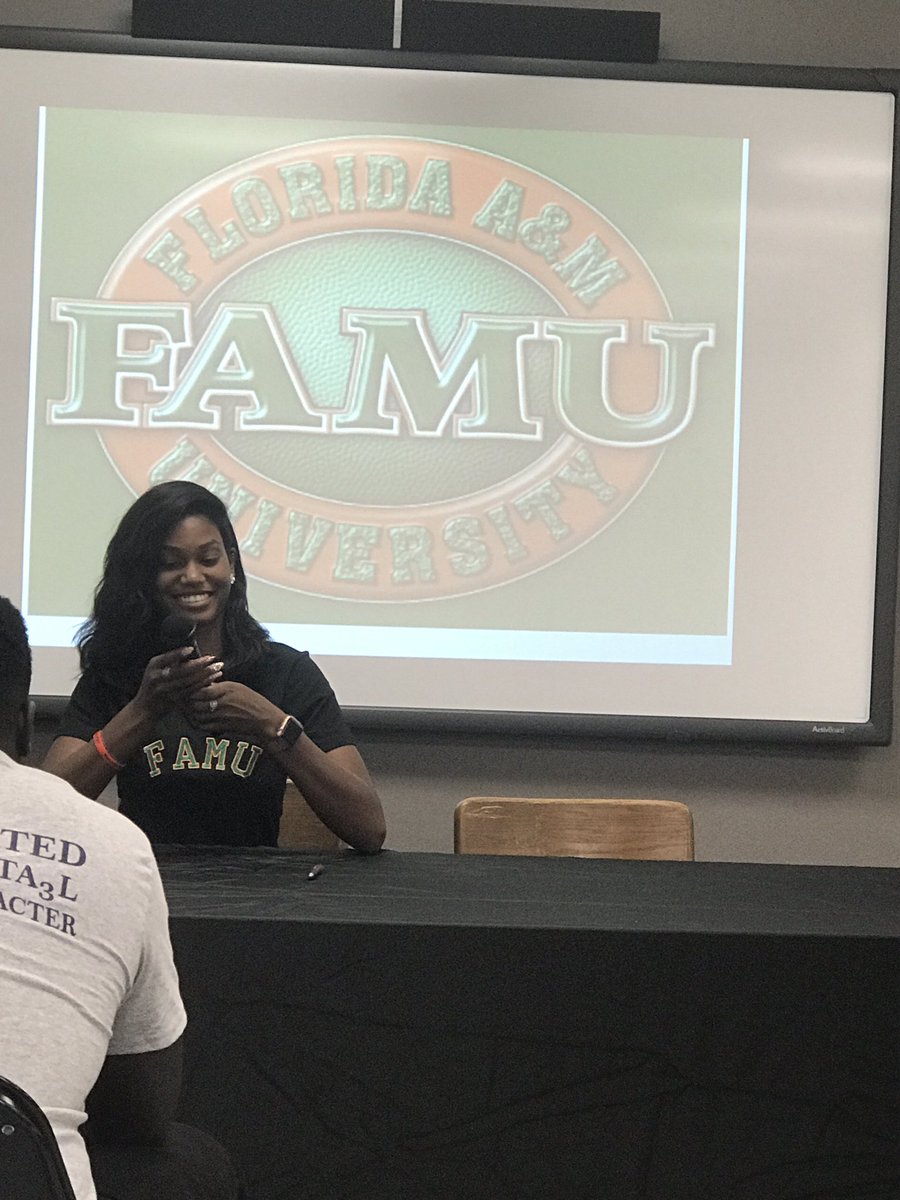 shaundreadixon's tweet photo. This Spartan is headed to the hill!!! 🐍🐍🐍 #TrackSigning #Beauty #Brains #athlete #TripleThreat💅🏾 #BagSecured 💰#Accepted #FAMU https://t.co/7roAbmdF0e