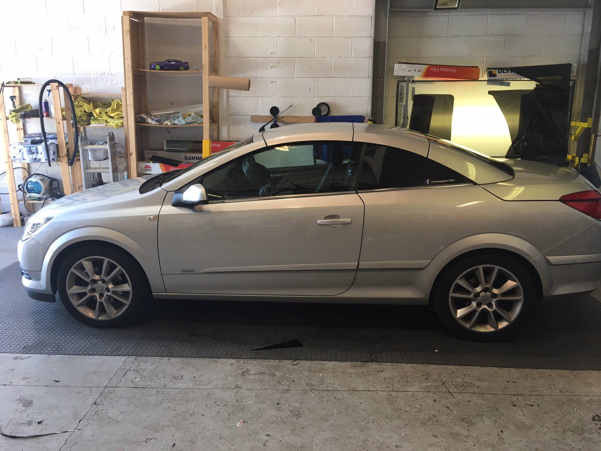 UT_Merseyside's tweet image. Vauxhall Astra twintop in for 5 %  llumar window tint for added style and comfort