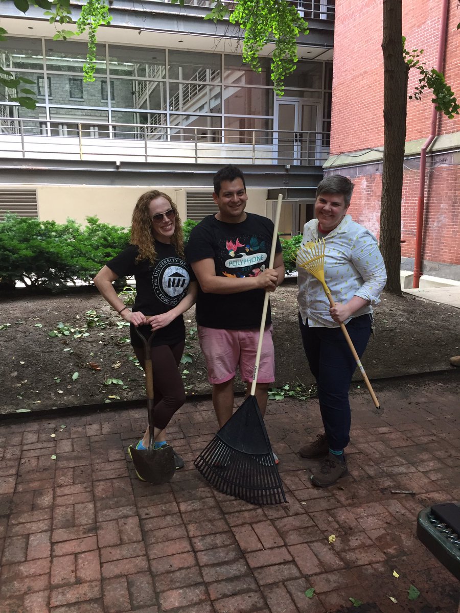 brindschool's tweet photo. Brind School staffers Lauren, Max, and Meg helping make @UArts purdy! #uartssummer https://t.co/RoY0Zr6zrV