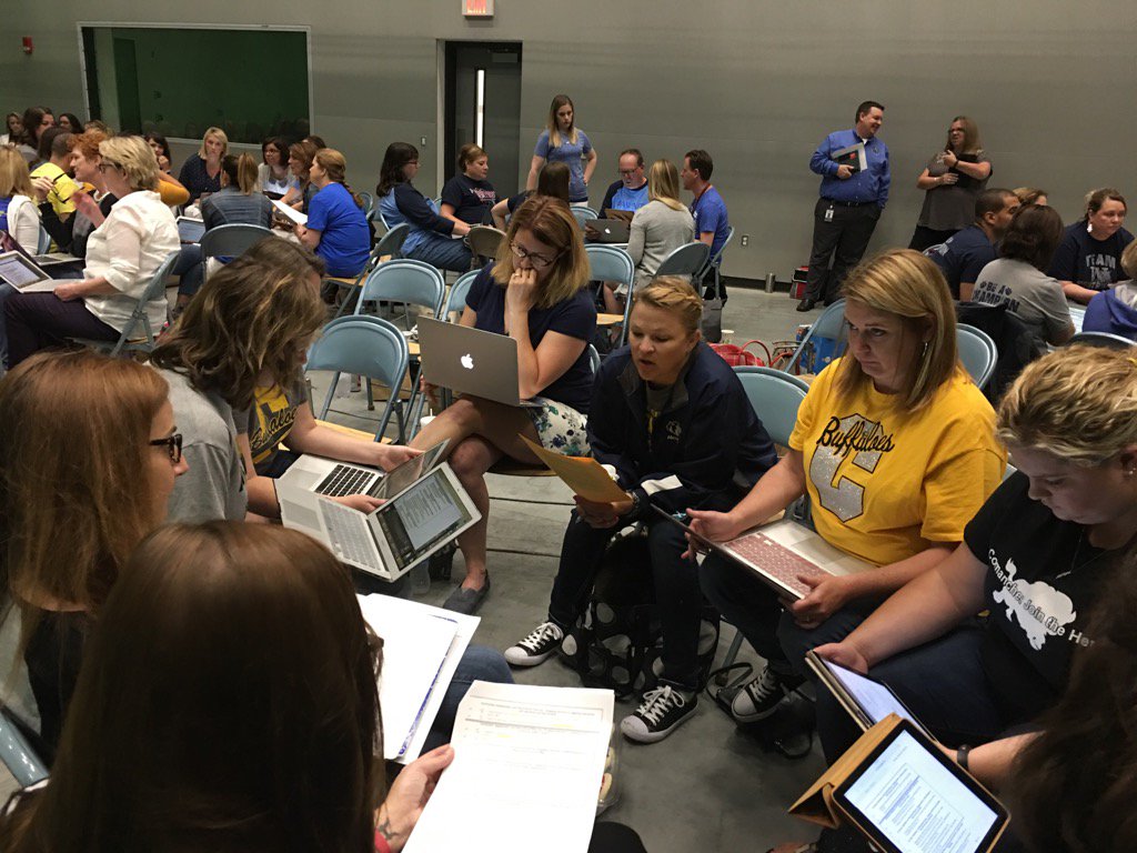 principalplewis's tweet photo. #TeamComanche collaborating and planning #mindset2movement17 @theSMSD https://t.co/rmJCdh7Q0w