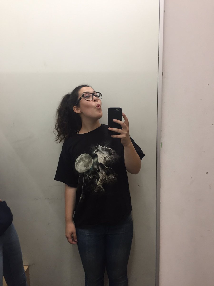 LGolnick's tweet photo. "What it's casual. It's suggestive to women because of howling during sex" https://t.co/LHQ6zNN8Io