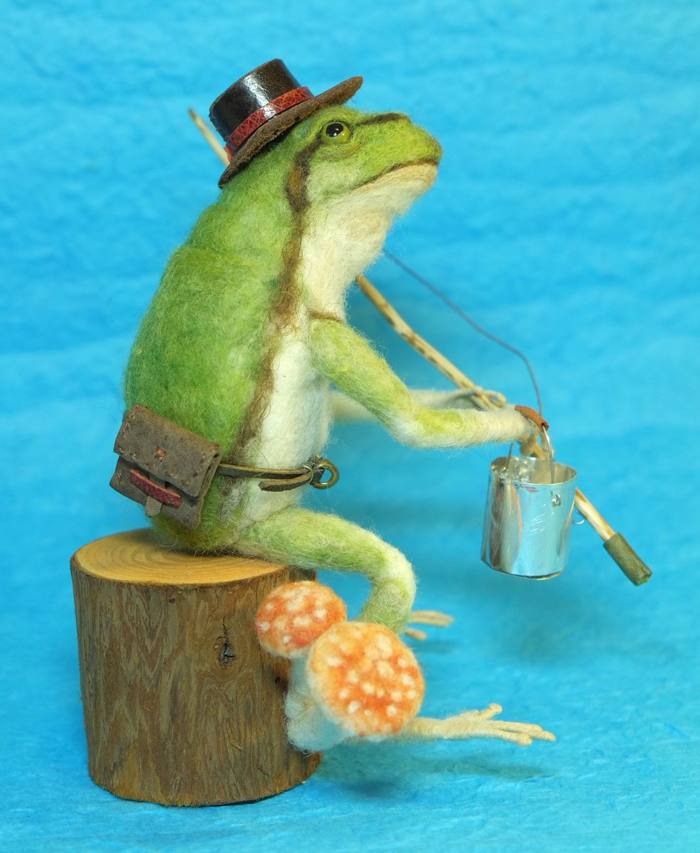 Studio Argali 釣り カエル こちらは14年頃に作ったカエル さん 最近作っていないなと思いつつ そろそろ梅雨の季節なので登場してもらいました 久しぶりにカエル作ろうかな 過去作品 カエル 羊毛 フェルト