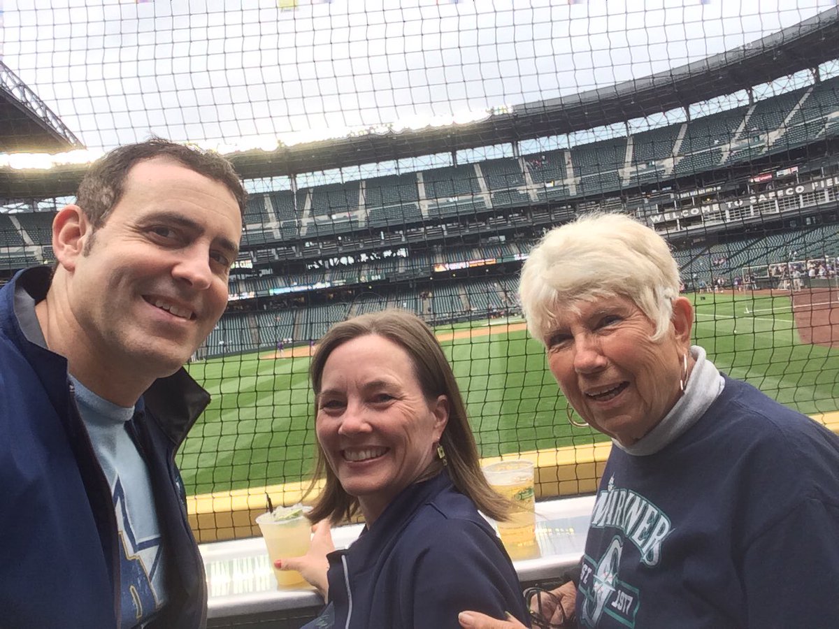 LadyGretchenM's tweet photo. Mom in from Mishawaka Indiana. Mariners are our team! Let's #GoMariners !! https://t.co/YqaS0RwnbK