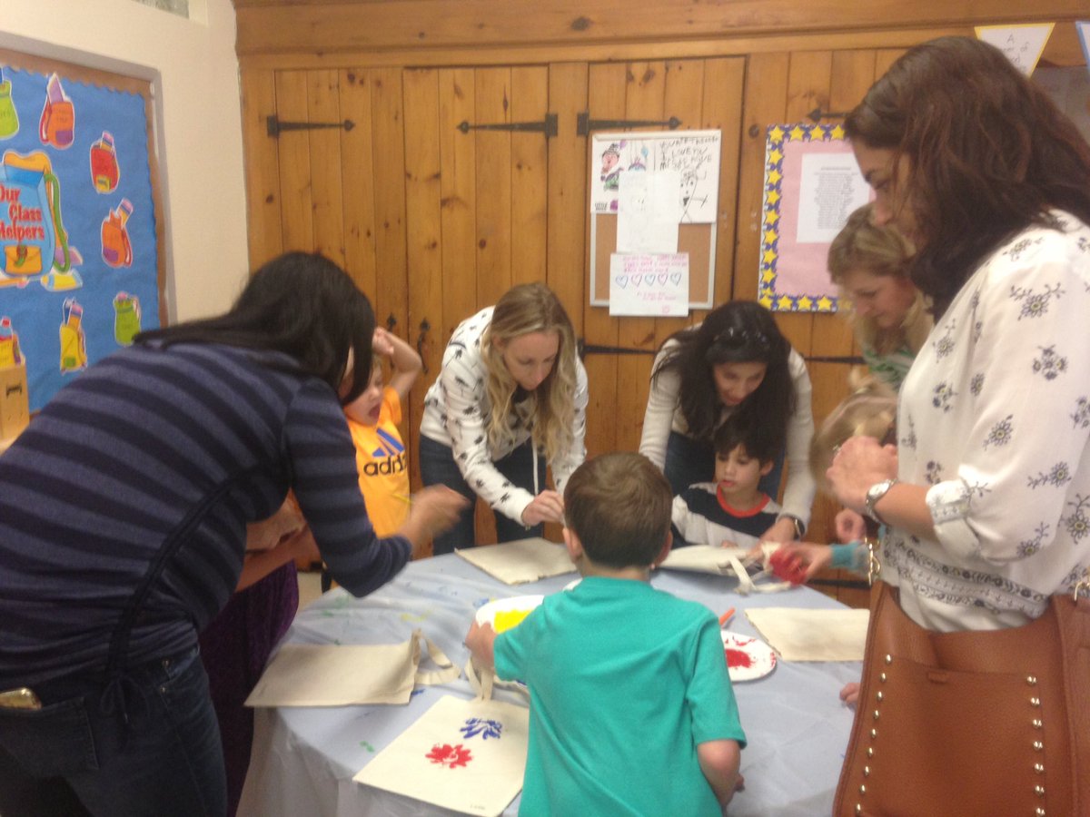 KLincolnSchool's tweet photo. KD enjoyed decorating their garden tool bags on Planting with the Parents Day! 😊 https://t.co/TcewsRLBts