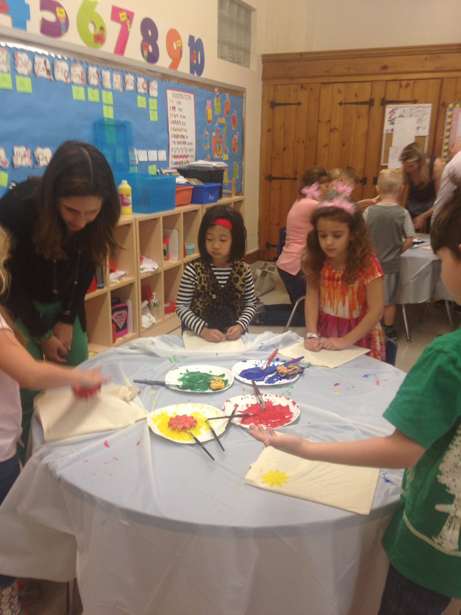KLincolnSchool's tweet photo. KC had an awesome time decorating their bags on Planting with the Parents Day! https://t.co/NXMkpIcNv0