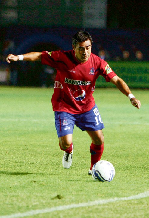 erlantzy's tweet photo. Eliseo Quintanilla clave en el título 29 y Jaime Alas clave en el título 30 de @Rojos_Municipal @jaimealas10 @EliseoCheyo10 👏 Gracias!🇸🇻 🇬🇹 https://t.co/O57yZ5rWe9