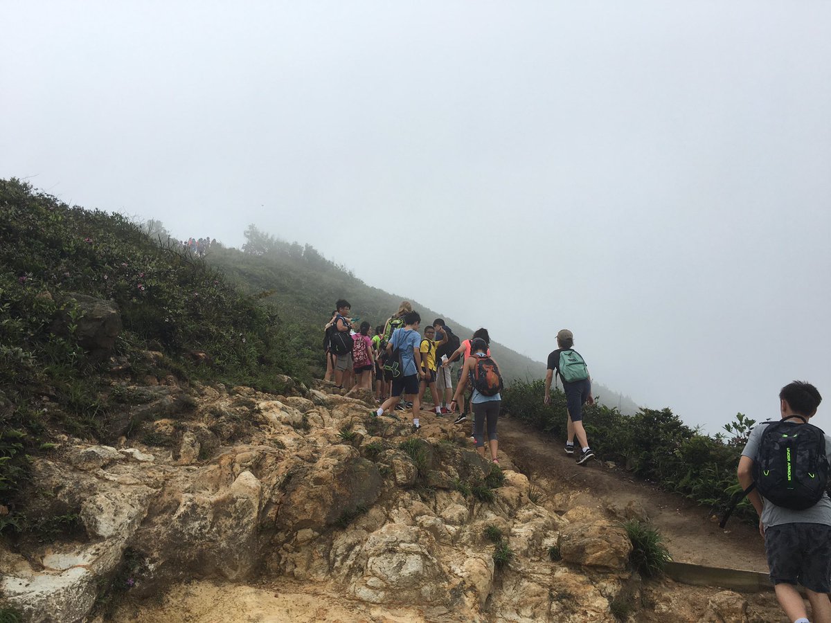 jimmyj14tm's tweet photo. Year 8s group 5 on our way to conquer dragon's back! #diglit2017 #wis_hk https://t.co/oFyqrot0LS