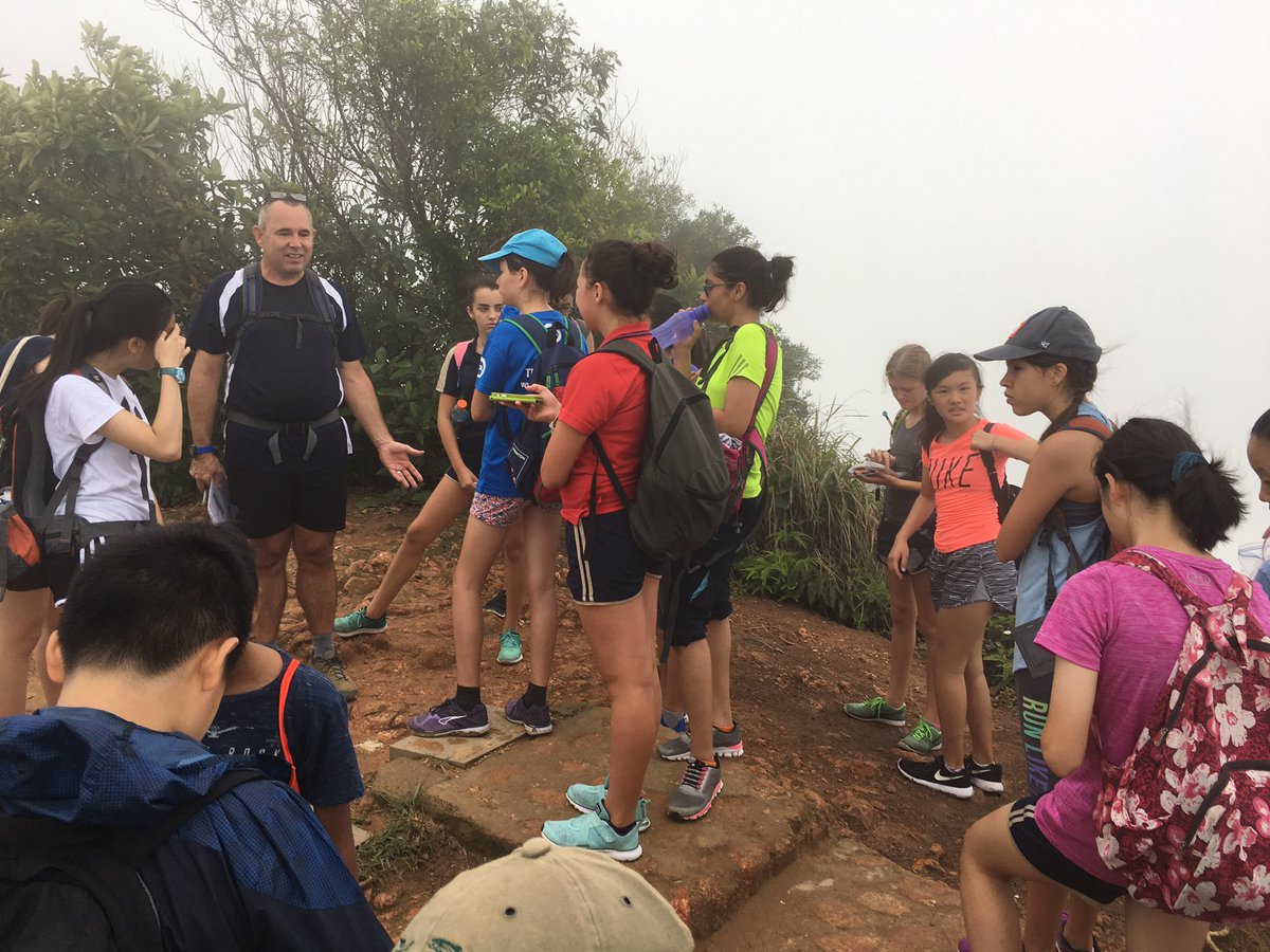 jimmyj14tm's tweet photo. Year 8s group 5 on our way to conquer dragon's back! #diglit2017 #wis_hk https://t.co/oFyqrot0LS
