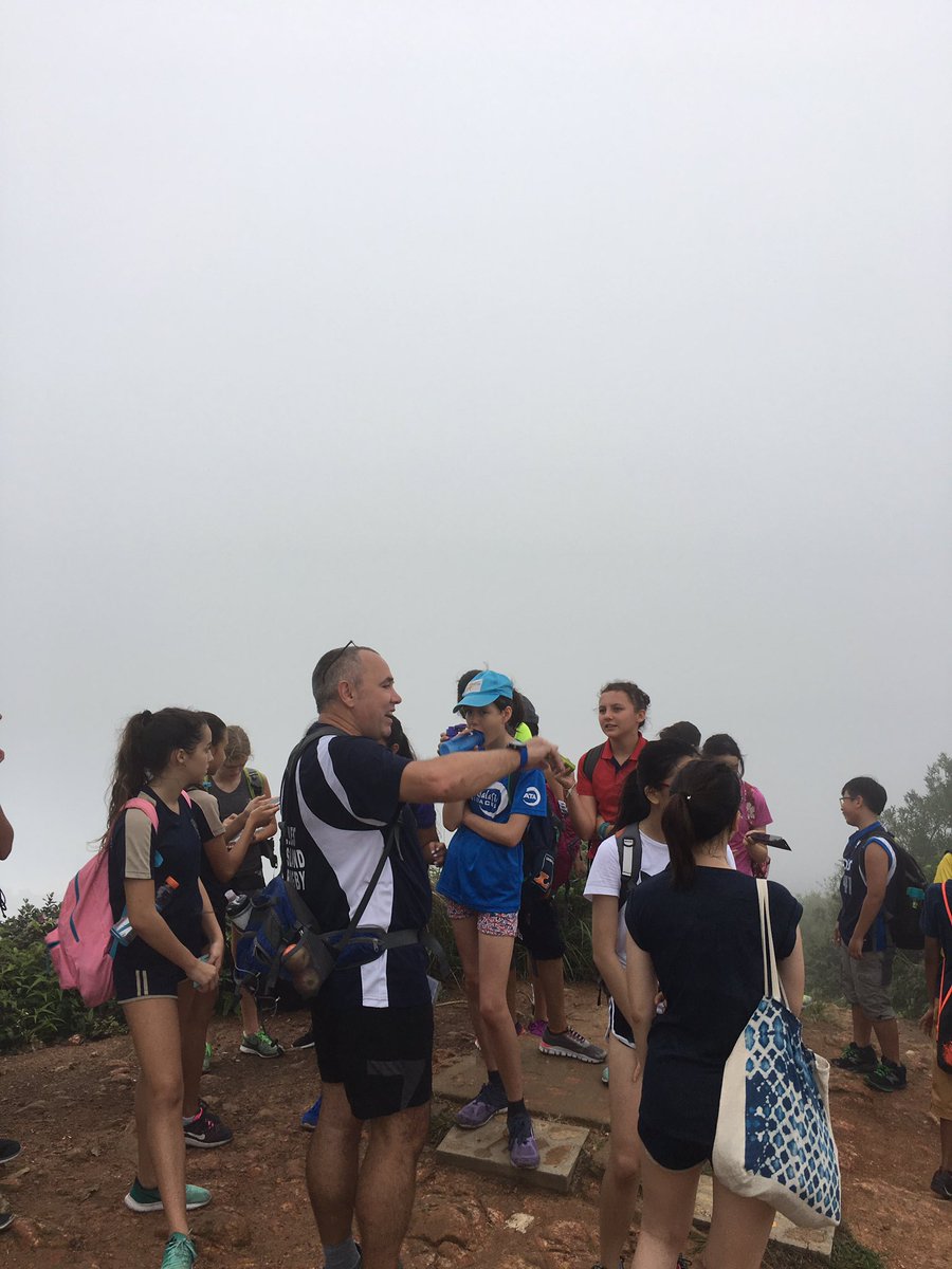 jimmyj14tm's tweet photo. Year 8s group 5 on our way to conquer dragon's back! #diglit2017 #wis_hk https://t.co/oFyqrot0LS
