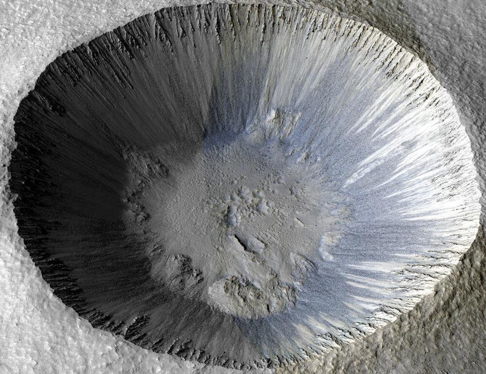 marsrader's tweet photo. Spectacular impact crater in Elysium Planitia on Mars. Just a small one, but about 3 times the size of Arizona's Meteor Crater. https://t.co/rpwSpaLdpQ