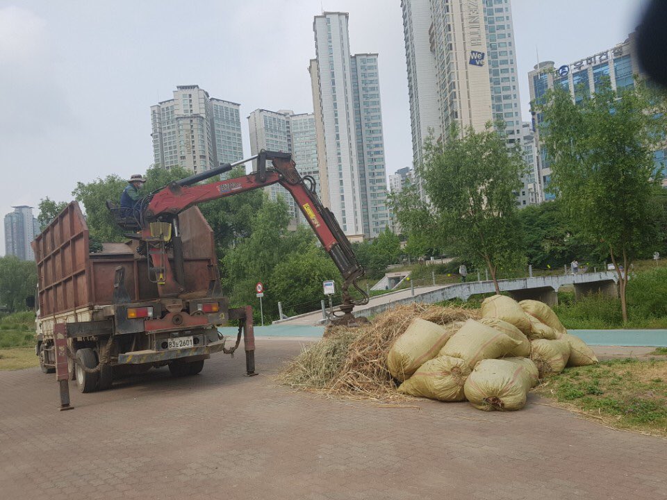 정철모 tweet media