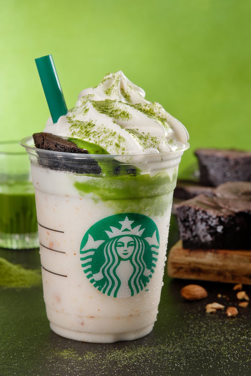 fashionpressnet's tweet photo. スタバの新作フラペチーノ、チョコケーキを“丸ごと1つのせた”贅沢なデザートドリンク https://t.co/zmaoEbu2Tz https://t.co/BmCvfRHQvI