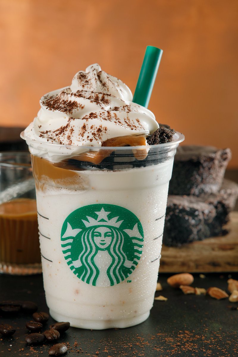 fashionpressnet's tweet photo. スタバの新作フラペチーノ、チョコケーキを“丸ごと1つのせた”贅沢なデザートドリンク https://t.co/zmaoEbu2Tz https://t.co/BmCvfRHQvI