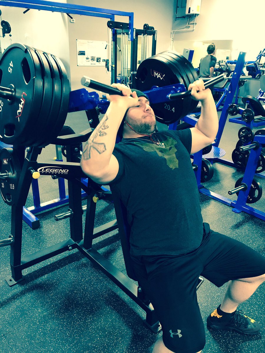 SugeNolan's tweet photo. Hit some shouldaz! Lifting heavy, lots of drop sets, supersets, the whole nine yards.
#gym #fitness #shoulderday #gains #flexety https://t.co/o6QhksrpX9