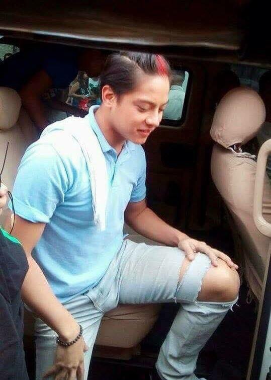 kyah_jhay's tweet photo. Anlaki na ng butas ng pants ni daniel. 😍😜😝 #daks #buldge #rapbe https://t.co/gwJRqzC0hD