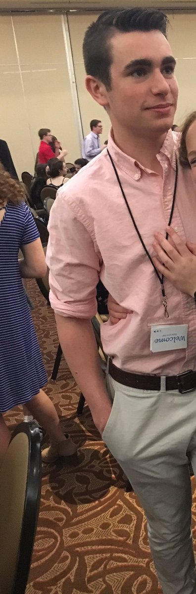 phoebelyman's tweet photo. 350 retweets and max will dye his hair blonde!!! https://t.co/xOUmJaon2h