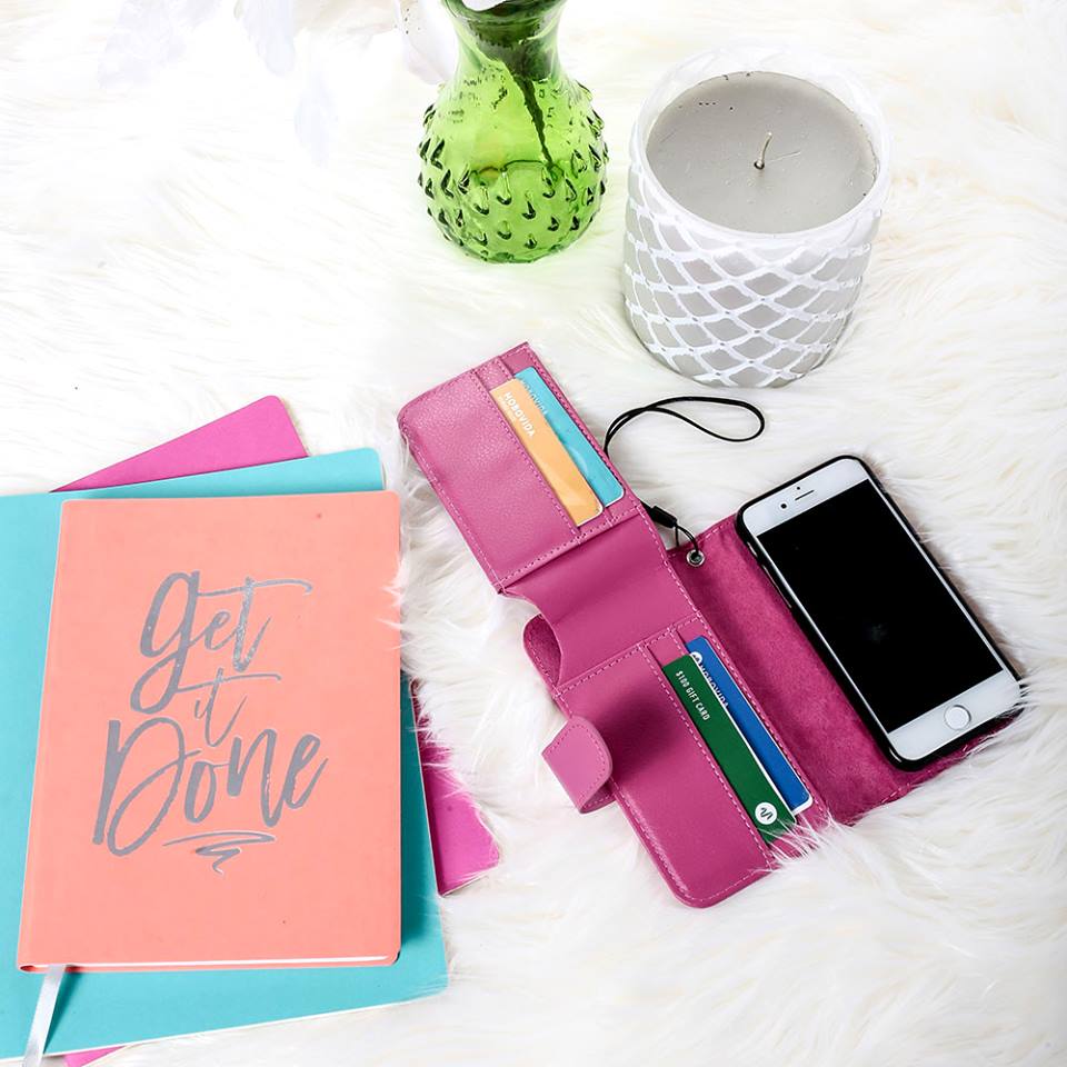 CellOutfitter's tweet photo. What happens when you cross a wallet with a phone case?
....you get a Bi-Fold Wallet Case!
Shop them here: https://t.co/iLAU7TSOiA https://t.co/Al1rcn7BsN