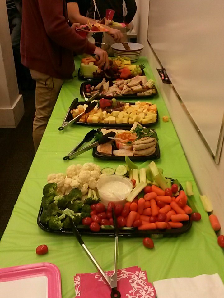 GYBORobotics's tweet photo. We have food (and great speakers, of course)! #WinRSeries @H2i_UofT @SWE_Toronto #IEEEToronto https://t.co/i459wplWPt