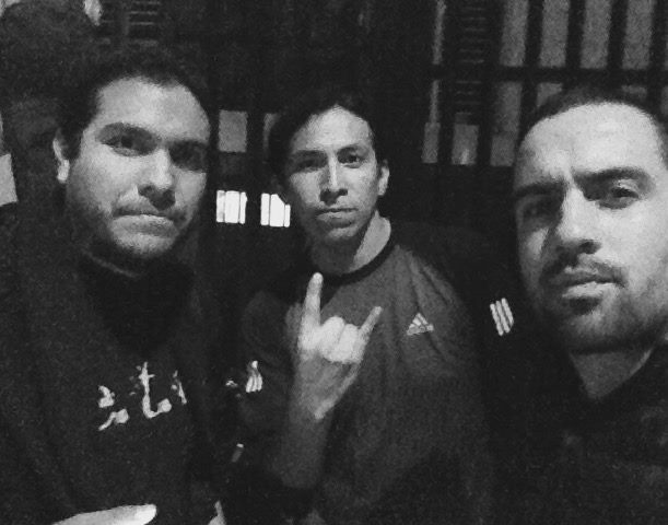 La banda Not dead fue la encargada de hacer el tributo a Nirvana el Viernes 26 de Mayo en Vichama Rock