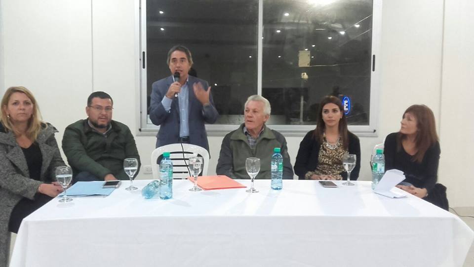 GLorenzino's tweet photo. En #FlorencioVarela atendiendo las demandas de los vecinos y referentes barriales que reclaman por la instalación de cajeros automáticos. https://t.co/NMlpmTWnsF