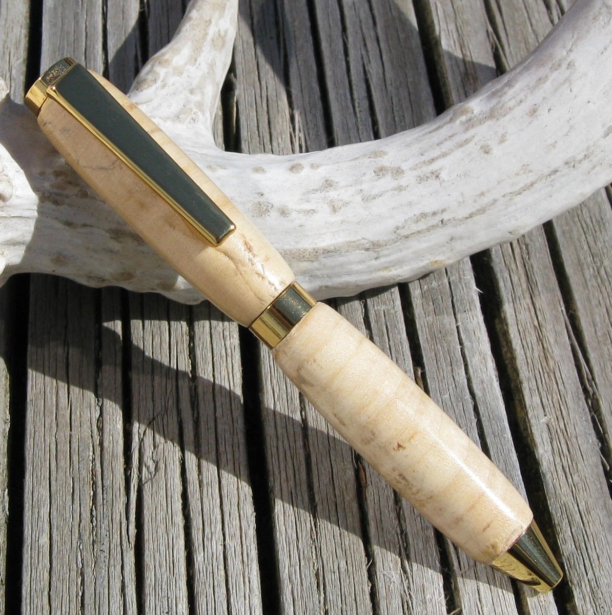 Emotional_Oasis's tweet photo. Elm Mini Credit Card Pen https://t.co/zvxyDvL0nA #jetteam #RefillablePen https://t.co/j6NtT63u5J