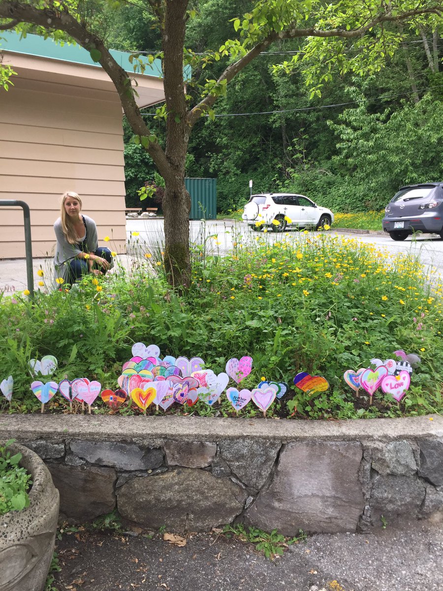 EHNews's tweet photo. Heart Garden in memory of residential school children @WestVanSchools #westvaned #bced #montessori #firstnations https://t.co/Jrd7yUelCx