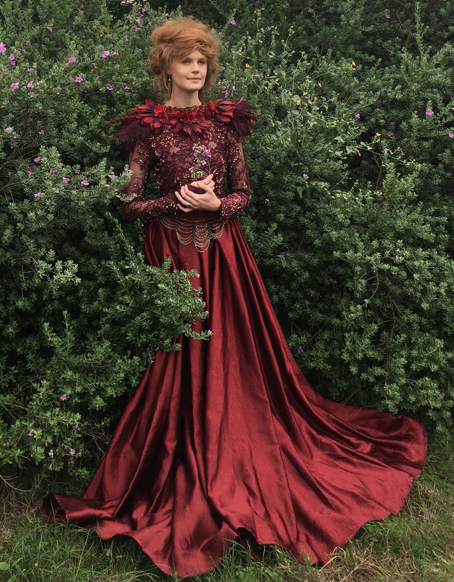 ObsidianBlush's tweet photo. Shooting with an @ChasitySereal gown, accessories from @Shalottlilly and #louiseblack https://t.co/MLVzmlTVh1