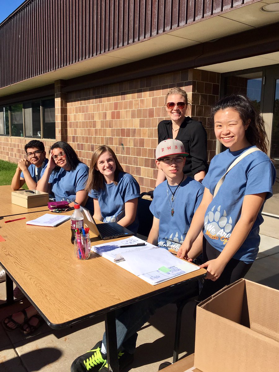 The Grill Out is going!! Come to South for good food grilled by Lane himself, hangin' with awesome friends, and your YEARBOOK!!