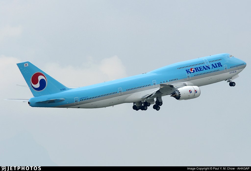 KoreanAir's tweet photo. 댄모닝~ 6월의 첫 날 트윗기 #대한항공 #B747_8i 는 #홍콩 에서 #이륙인사 드립니다✈️ 올해도 벌써 절반 가까이 지나갔네요☺️ 올해 목표 달성을 위해 부단히 앞으로 나아가고 계실 트친님들과 함께 힘차��� 비행하겠습니다👍💓 @JetPhotos https://t.co/YyI7oSvQQq