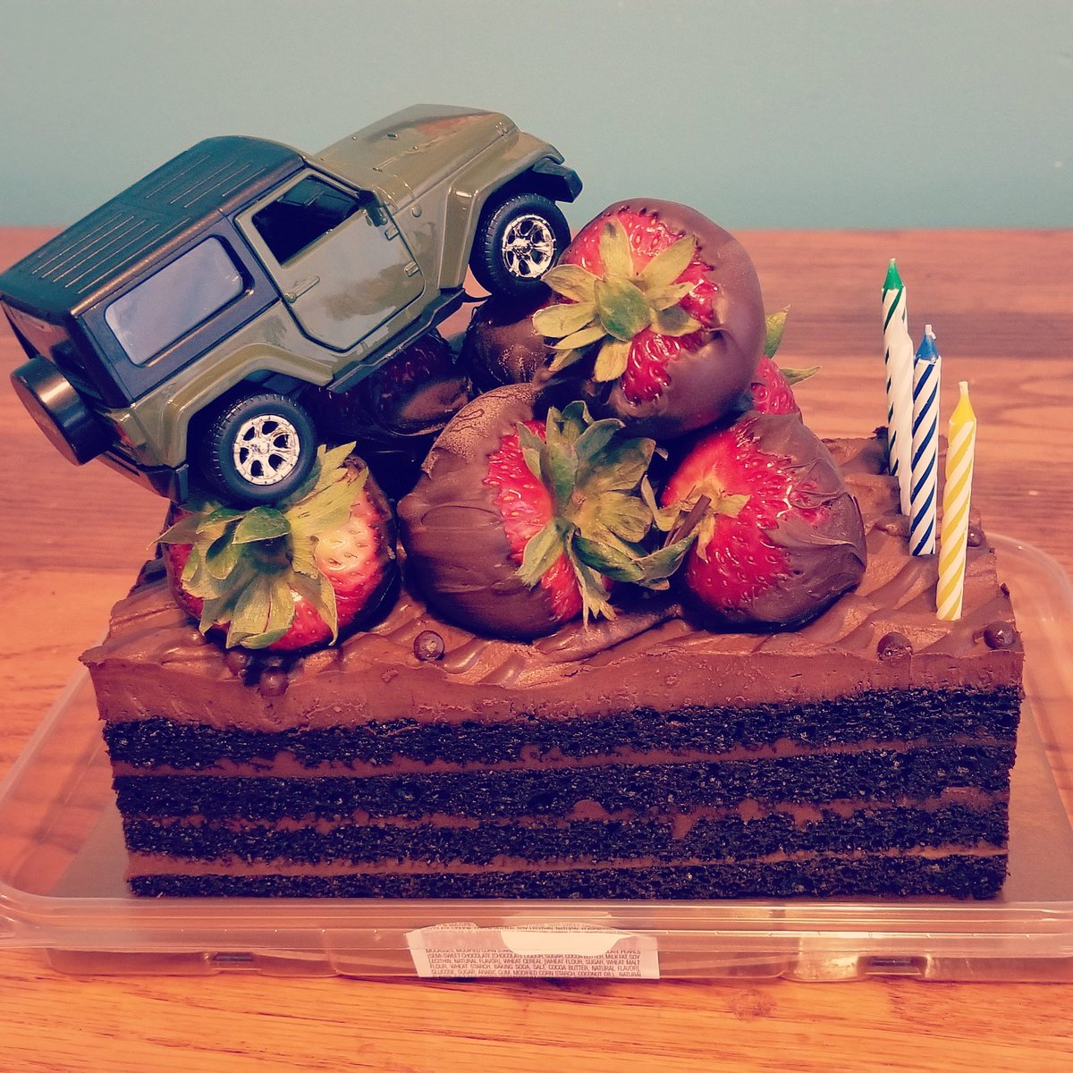 hawkeyeinmd's tweet photo. @THEJeepMafia My Birthday cake. Ready to dig in! https://t.co/Tw9FuVpfKt