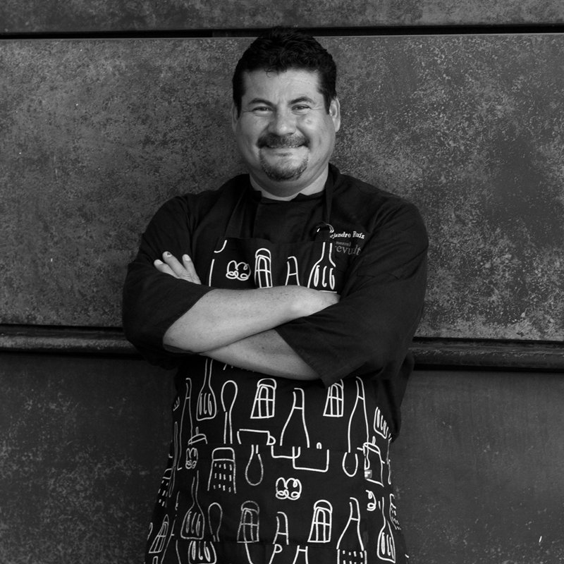 El chef oaxaqueño <a href="/chefalexruiz/">Alejandro Ruiz</a> será parte de "Hokol Vuh", un evento culinario internacional sin precedentes --> bit.ly/hokolVIO