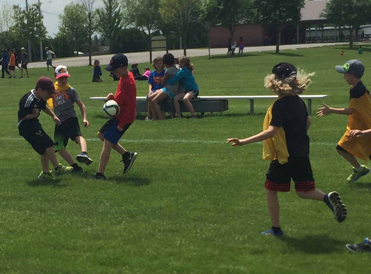 LittleFallsPS's tweet photo. Graduated to the pitch for 2nd recess due to great success! More kids asked to join & were warmly welcomed. ♥️⚽️@KLCarlyle #LMHST #leaders https://t.co/8LXEJ3PeCx