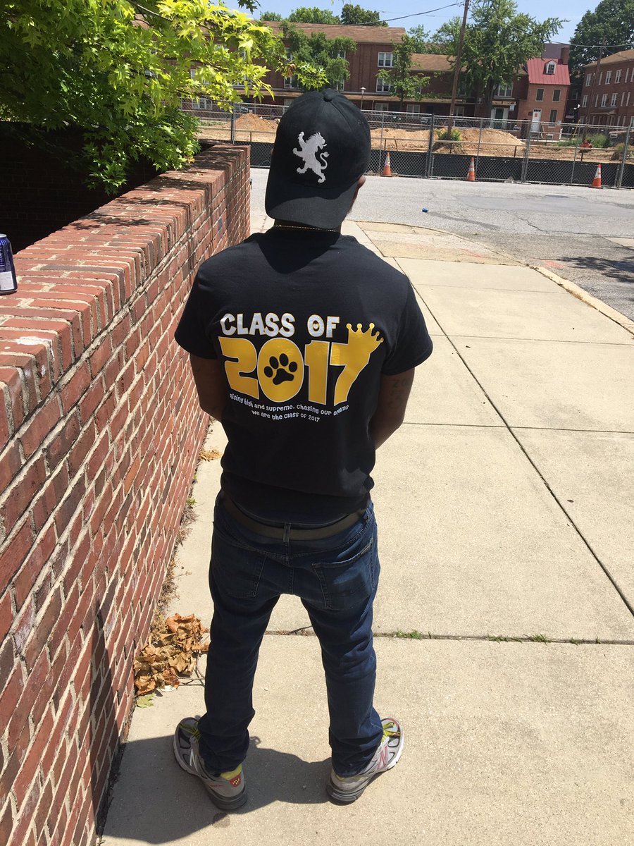 FOP_GG's tweet photo. Bitch I Did It , It's Official 👏🏾👏🏾👏🏾 #ClassOf2017👨🏽🎓 #NextStepToSuccess https://t.co/CX7TFXlmds