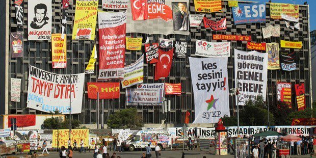 06melihgokcek's tweet photo. 6️⃣SİZ GEZİYİ UNUTMAMIŞSINIZ, BİZ DE SİZİN PKK'LILARLA BİRLİKTE YAPTIĞINIZ GEZİ TOPLANTILARINIZI UNUTMADIK... https://t.co/SbMBOd4sHL