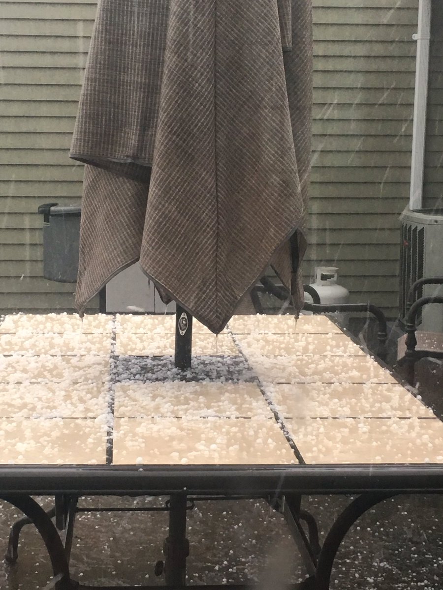 Hail came down hard here in S Deerfield <a href="/necnweather/">NECN Weather</a> <a href="/WWLP22News/">WWLP-22News</a>