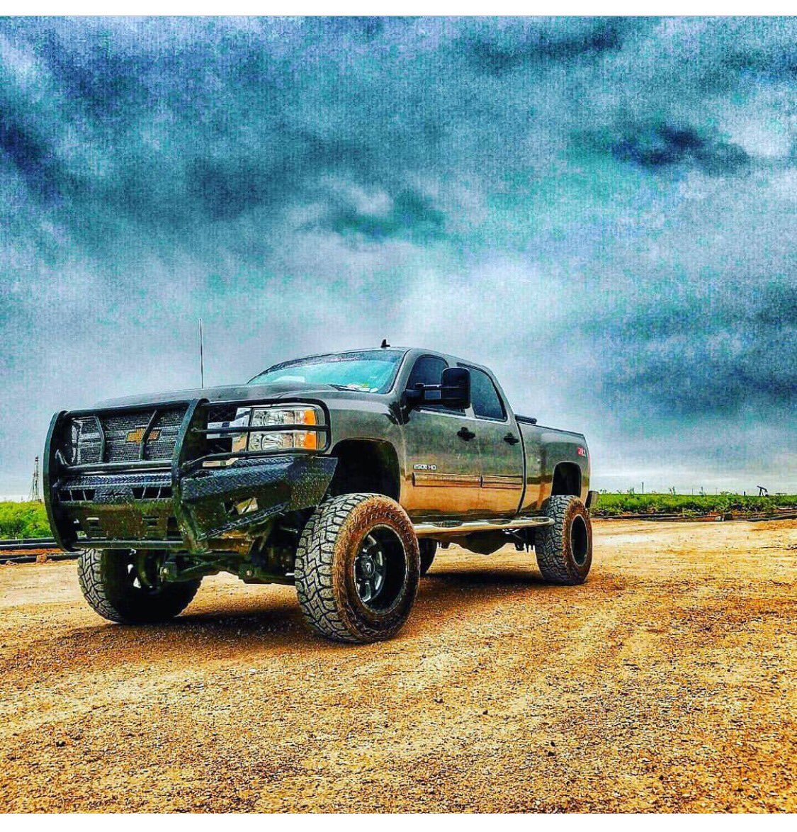 FrontierTGear's tweet photo. 2013 Chevy Duramax that looks this good, has to be shown off! Nice @6.6_slowmax #frontiertruckgear #chevytrucks #bumper #wegotyoucovered https://t.co/dXE9lJdnLR