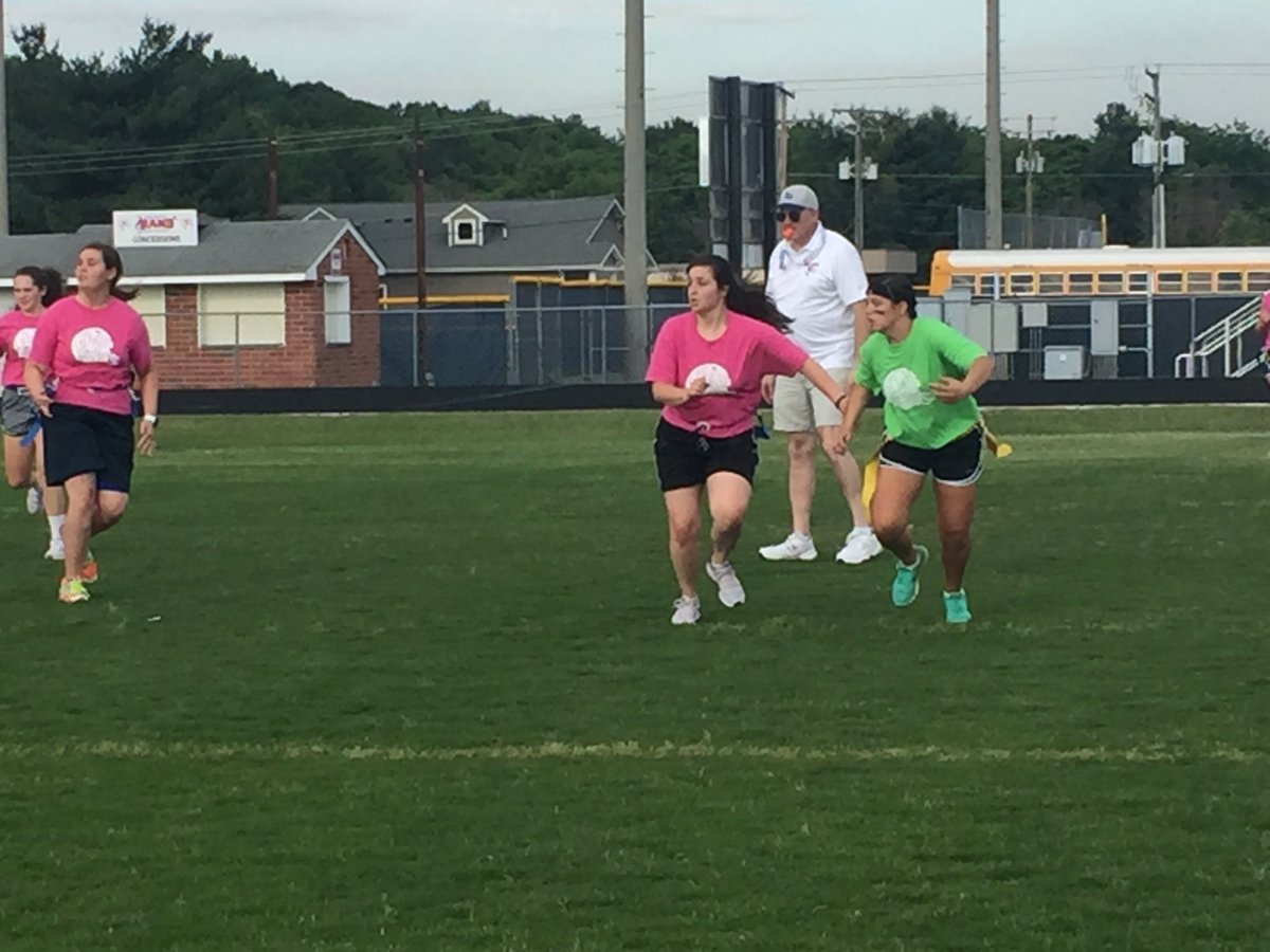 M_villeHS's tweet photo. Seniors vs Juniors! Juniors win a close one 14-7! #awesomeldstudents https://t.co/Ae7e1UjUsT