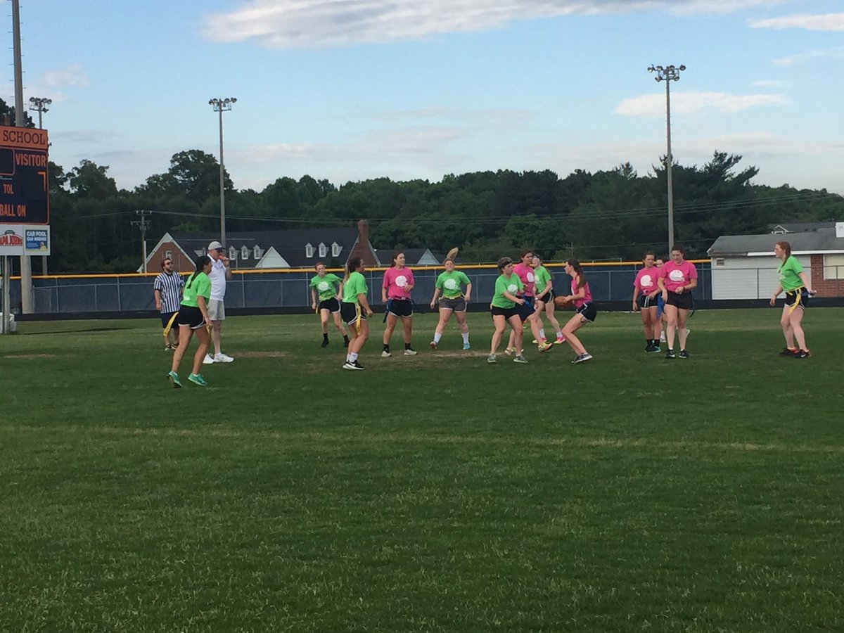 M_villeHS's tweet photo. Seniors vs Juniors! Juniors win a close one 14-7! #awesomeldstudents https://t.co/Ae7e1UjUsT