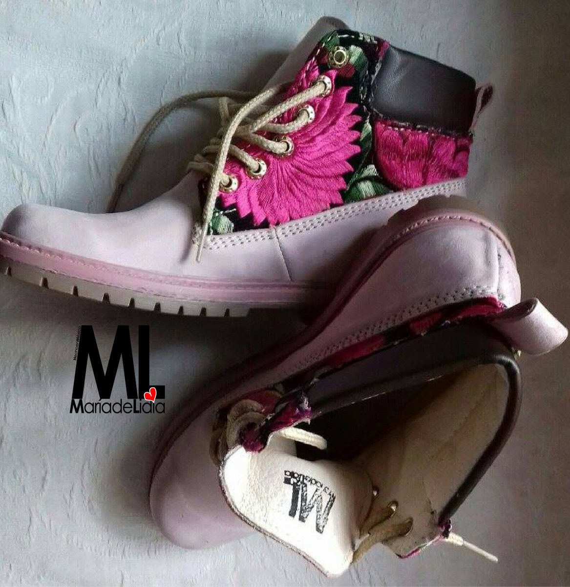 MariadeLidia's tweet photo. Amando la #VidaEnRosa #LoHechoEnMéxico esta #BienHecho #BotasBordadas #Artesania #mexicanshoes #mexicandesing #madeinmexico https://t.co/0QFSHsTHIp