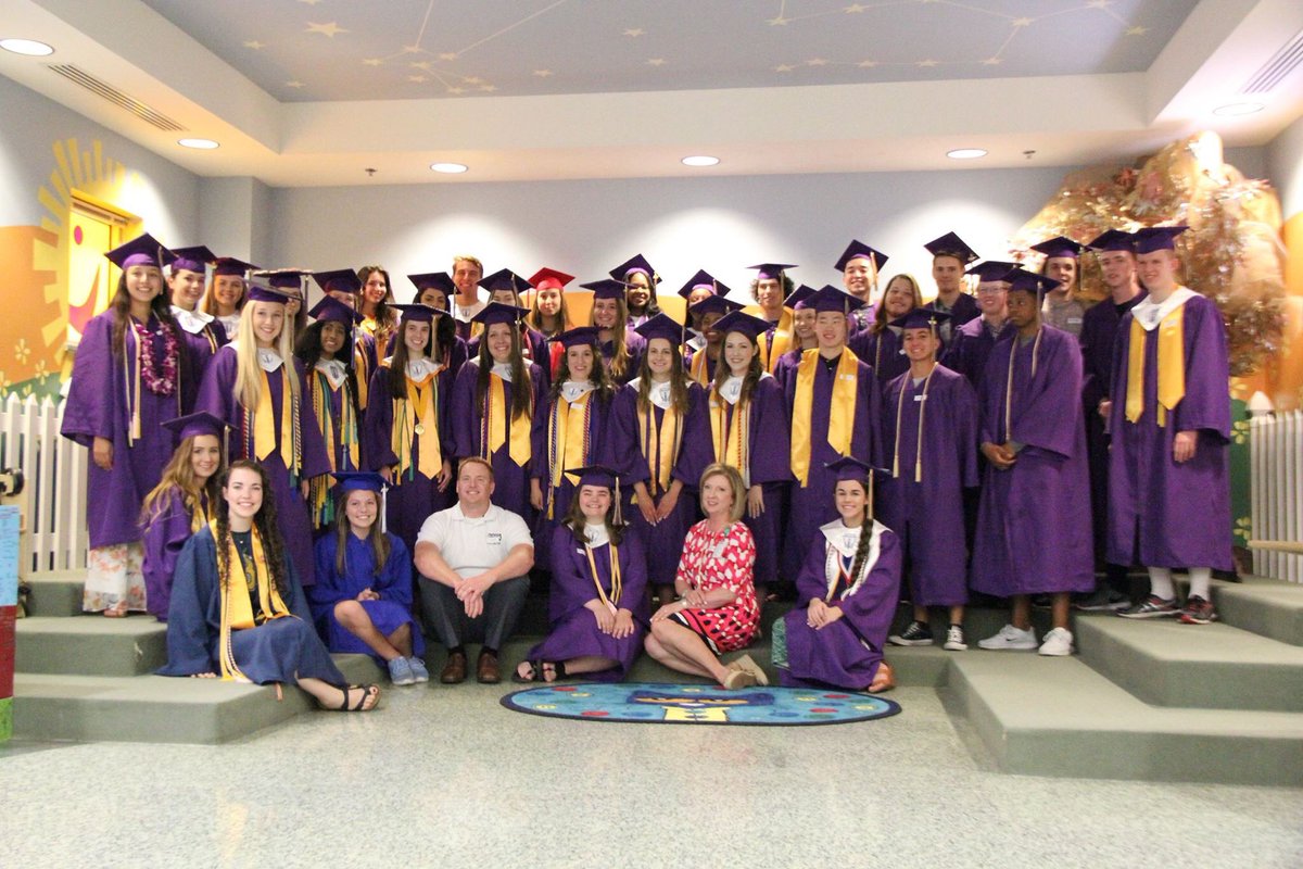 aprattreads's tweet photo. Loved celebrating our 2017 graduates @BettePerot! #KISDGrad17 https://t.co/N8qvonZLJz